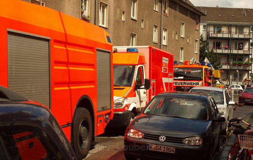 Feuerwehrmann verunglueckt Köln Kalk P13.JPG